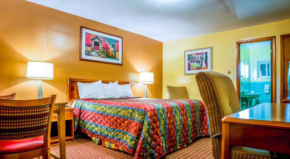 Plaza Inn Пибоди Экстерьер фото