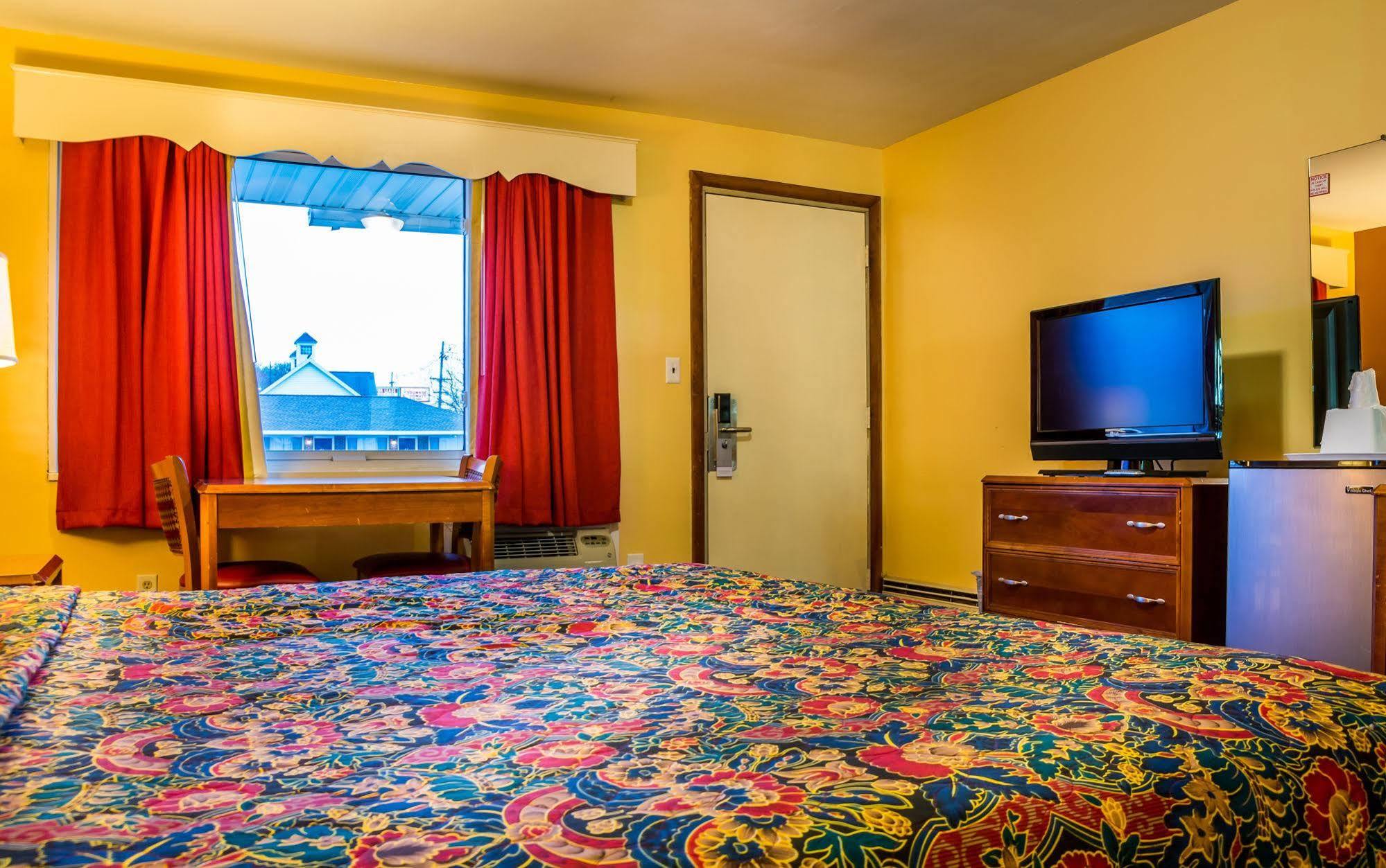 Plaza Inn Пибоди Экстерьер фото